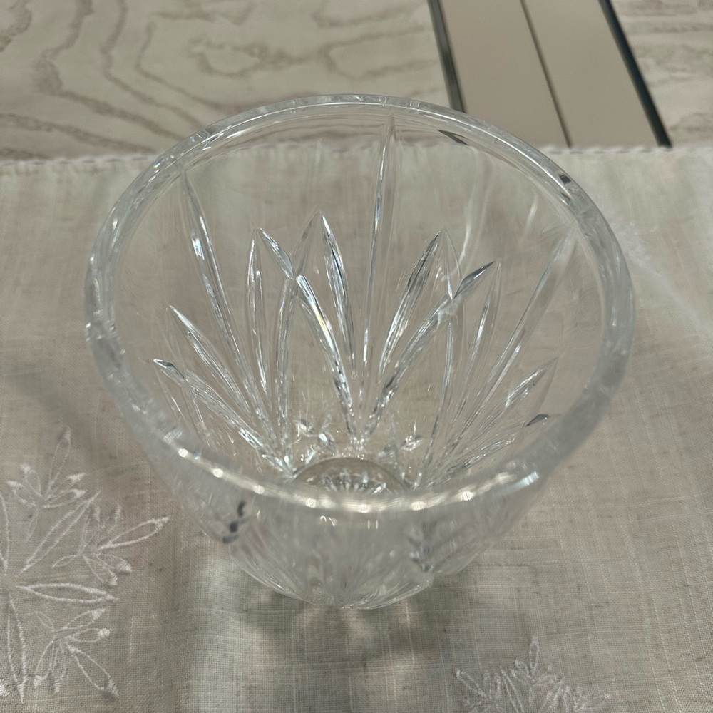 Waterford Marquis Brookside Hurricane Lead Crystal Rose Vase - Picture 2 of 3